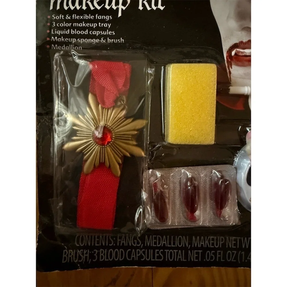 Halloween Fun World Vampire Makeup Kit w/ Fangs Makeup Tray Blood Capsules Brush